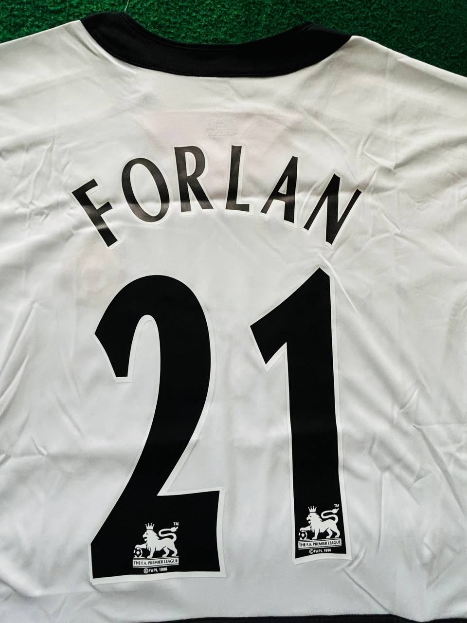 Diego Forlan Manchester United 2002 2004 Retro Jersey – Front View