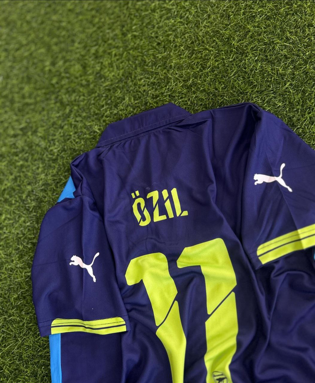 Mesut Ozil Arsenal Retro Jersey – 5