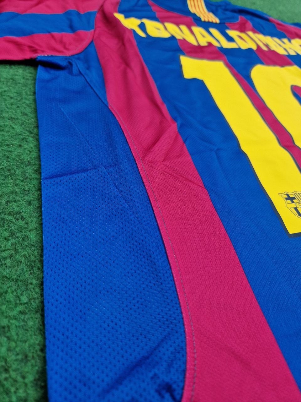 2005/06 Ronaldinho #10 Barcelona Long Sleeve Retro Football Jersey – 8