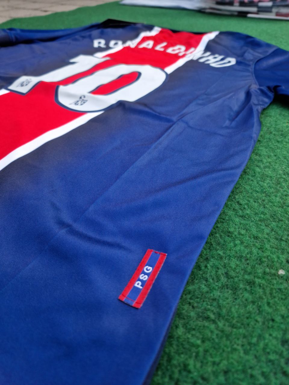 Ronaldinho Gaucho Retro Black Football Jersey Collection – Detailed View