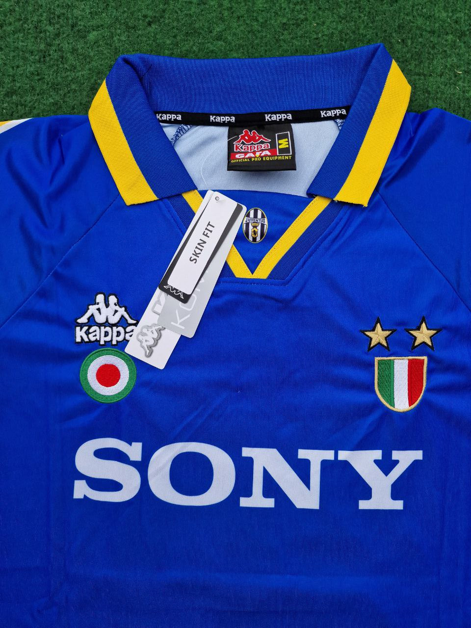 1995 Gianluca Pessotto 22 Juventus 1997 Retro Football Jersey – Detailed View