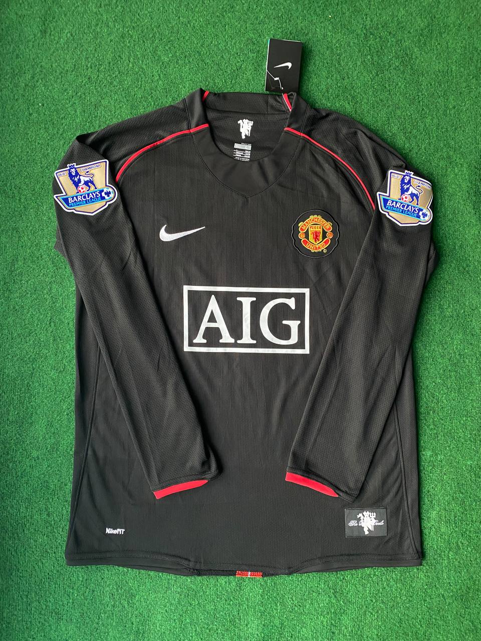 Louis Saha Manchester United 2007-2008 Black Retro Jersey – Front View