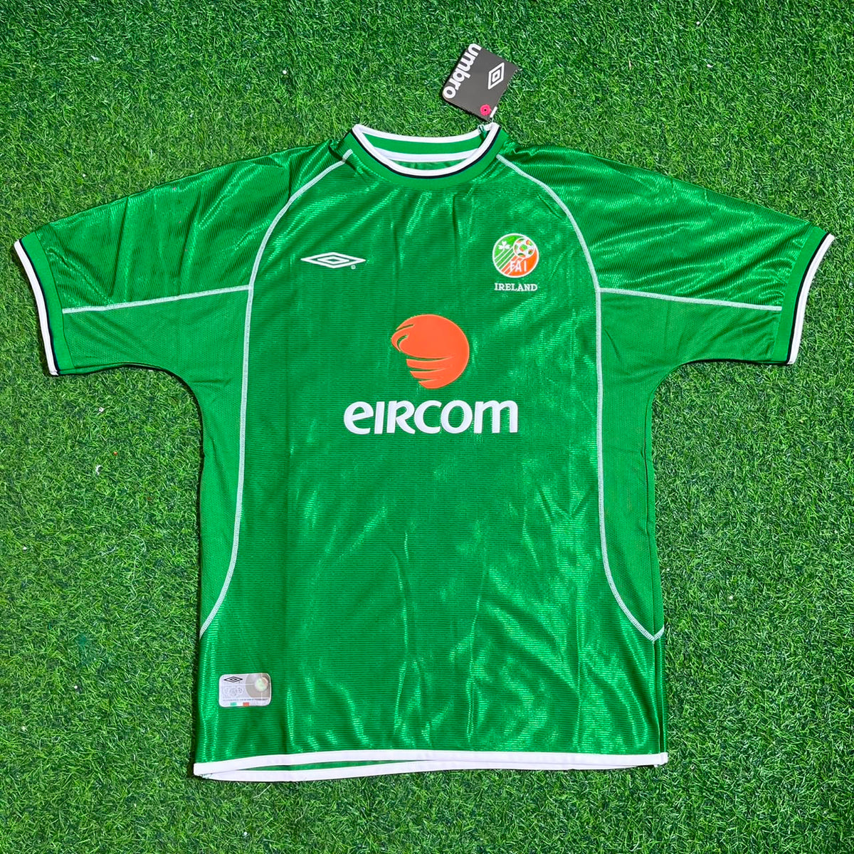Ireland Retro Green Football Jersey – Ray Houghton – Front View