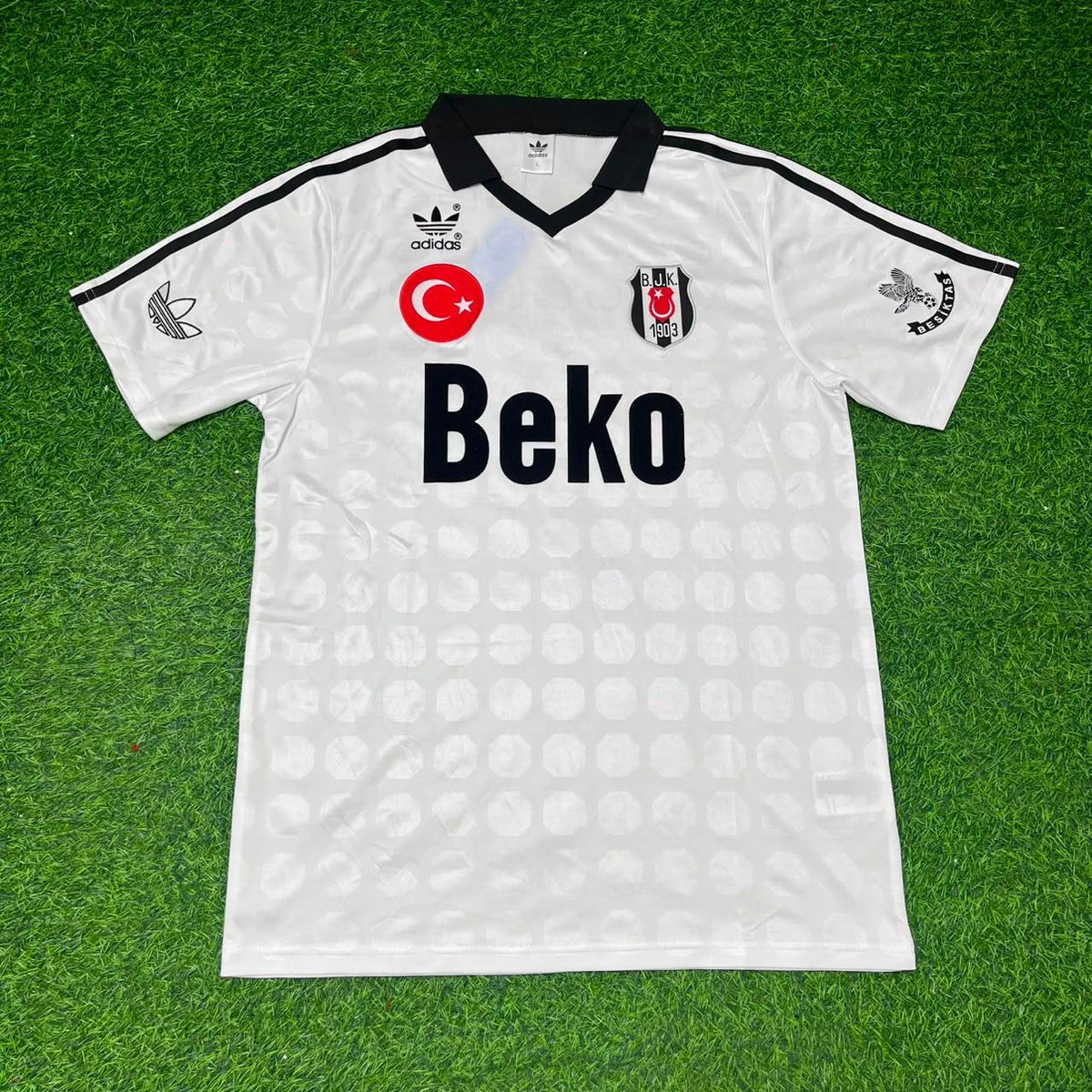 Ricardo Quaresma Beşiktaş Retro Football Jersey – Detailed View