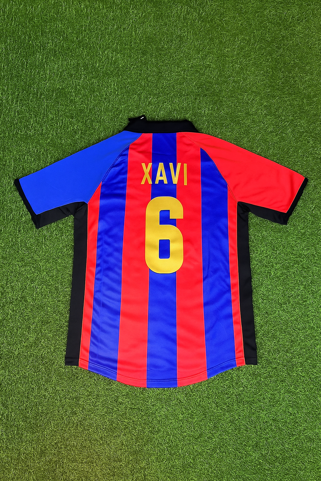 2001/02 Xavi Hernandez 6 Barcelona Home Retro Football Jersey – Back View