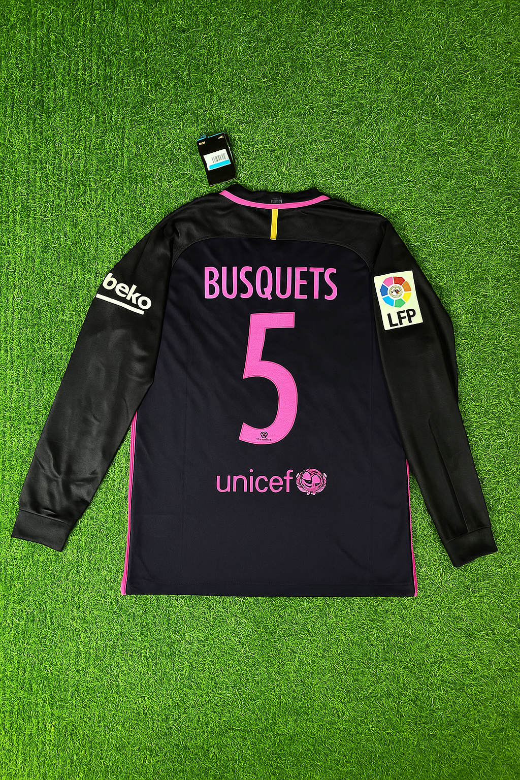 Sergio Busquets Barcelona 14/15 Retro Pink Printing Long Sleeve Football Jersey – Back View