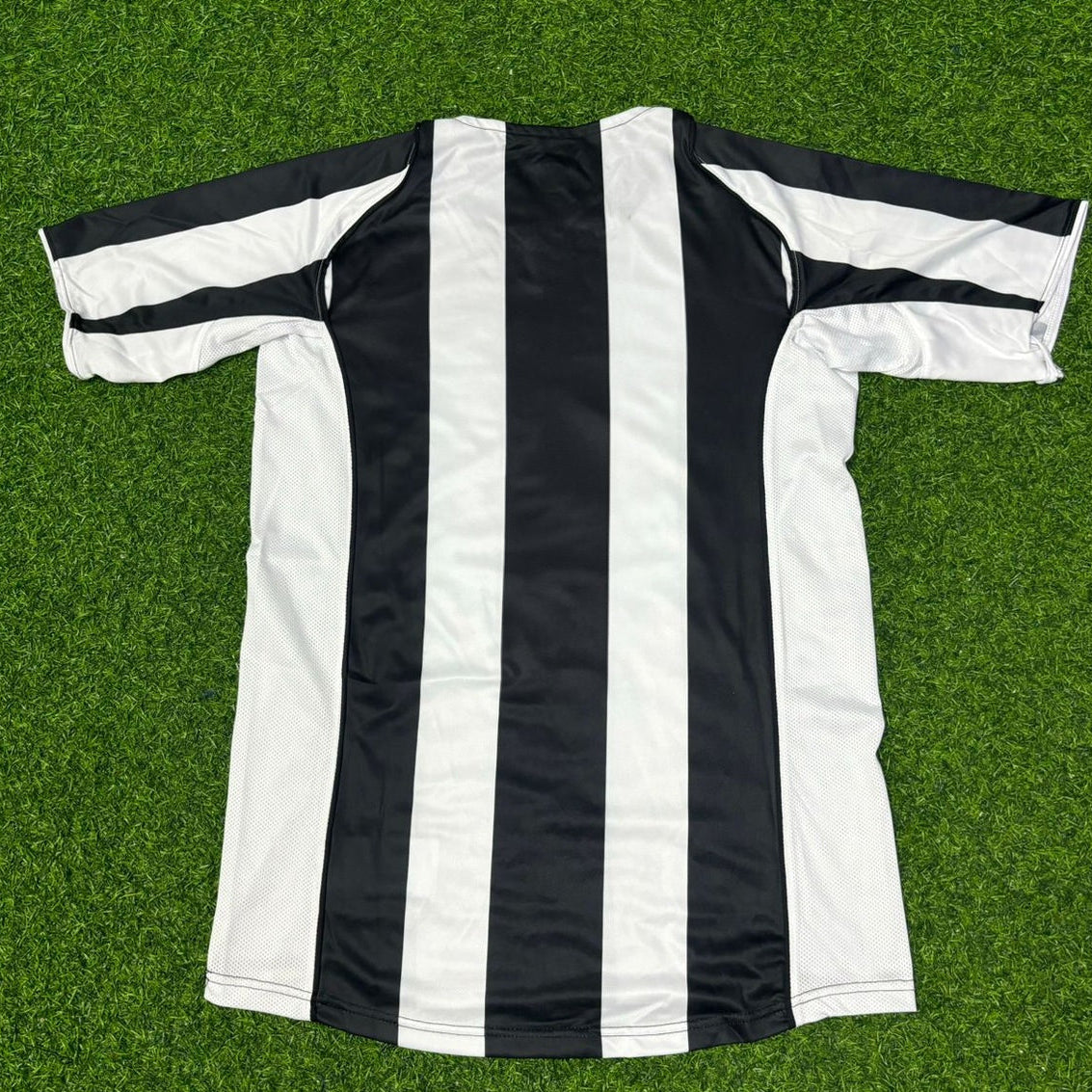 Juventus 2004-2005 Black White Home Retro Football Jersey – Back View