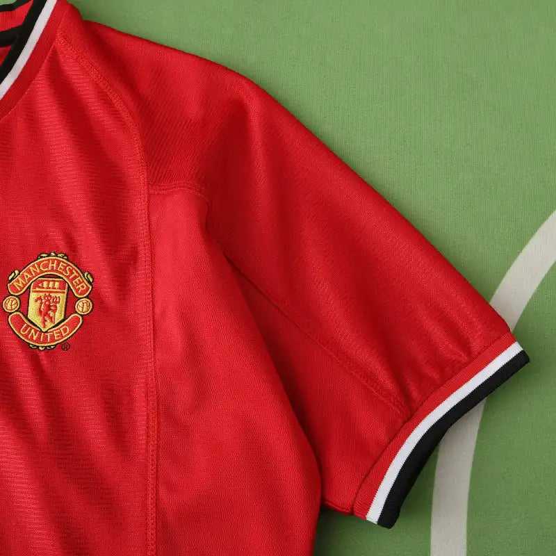 Manchester United F.C 00/02 Season Home Red Retro Jersey – Front View