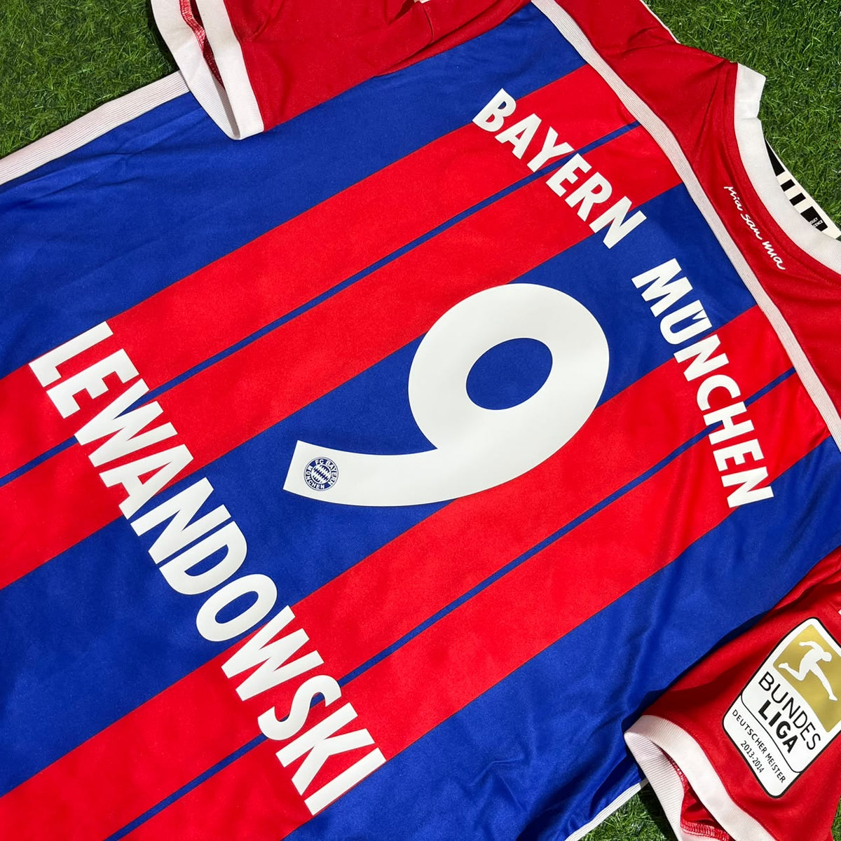 Bayern Munich 2014 2015 Home Retro Patch Jersey – Robert Lewandowski #9 – Detailed View