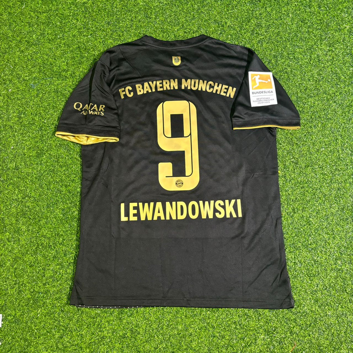2021/22 Robert Lewandowski Bayern Munich Away Football Jersey – Back View