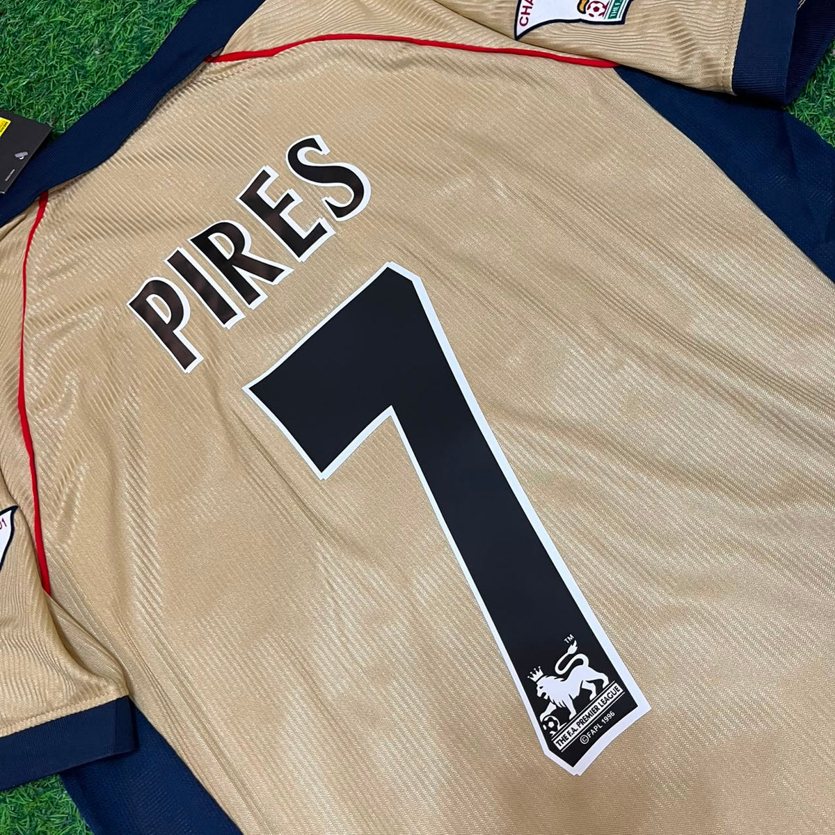 2001/02 Robert Pirès #7 Arsenal Away Golden Retro Football Jersey – Detailed View