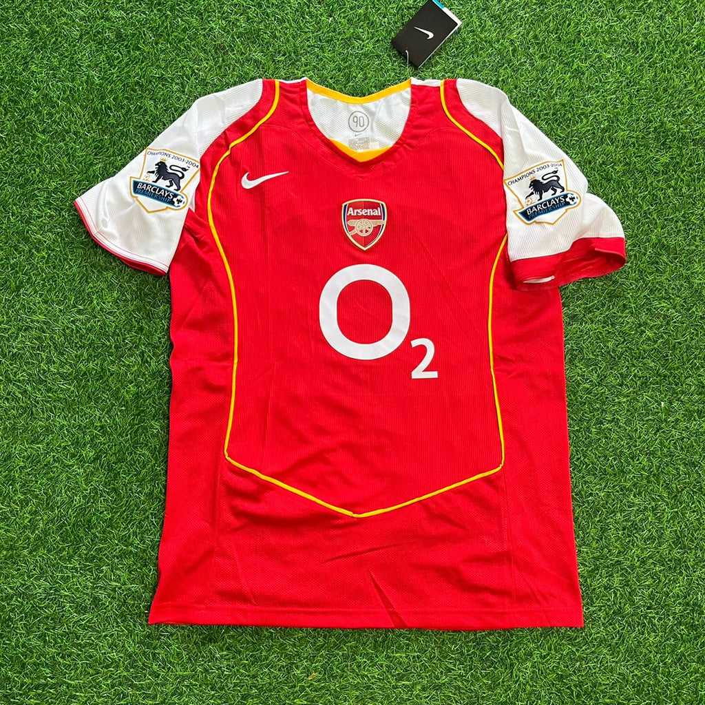Robert Pires #7 - Arsenal 2004/2005 O2 Red Retro Kit Jersey – Front View