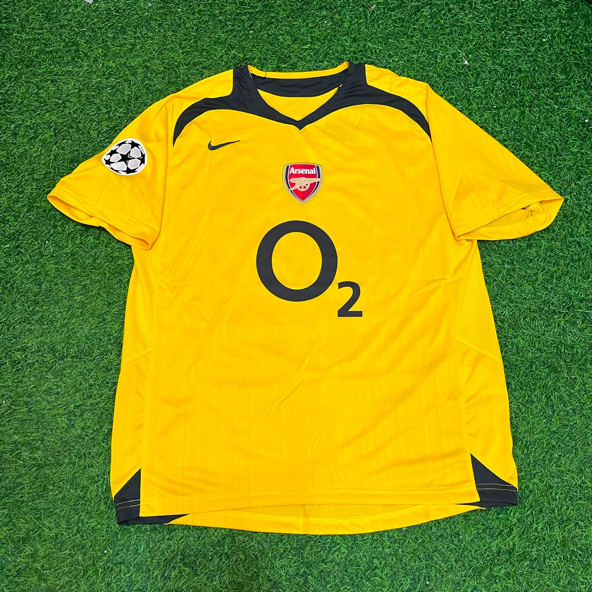 2005/06 Robert Pires 7 - Arsenal Yellow Retro Football Jersey – Front View