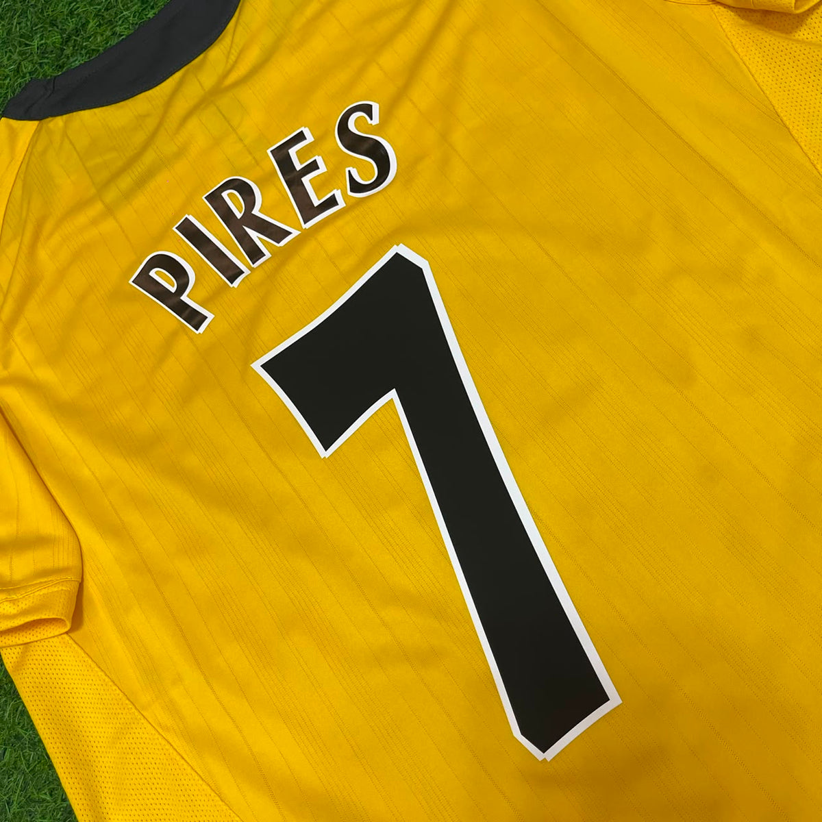 2005/06 Robert Pires 7 - Arsenal Yellow Retro Football Jersey – Detailed View