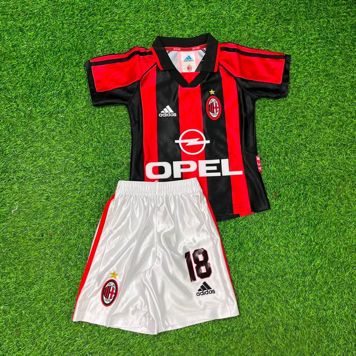 Roberto Baggio Milan Retro Kids Kit – Front View