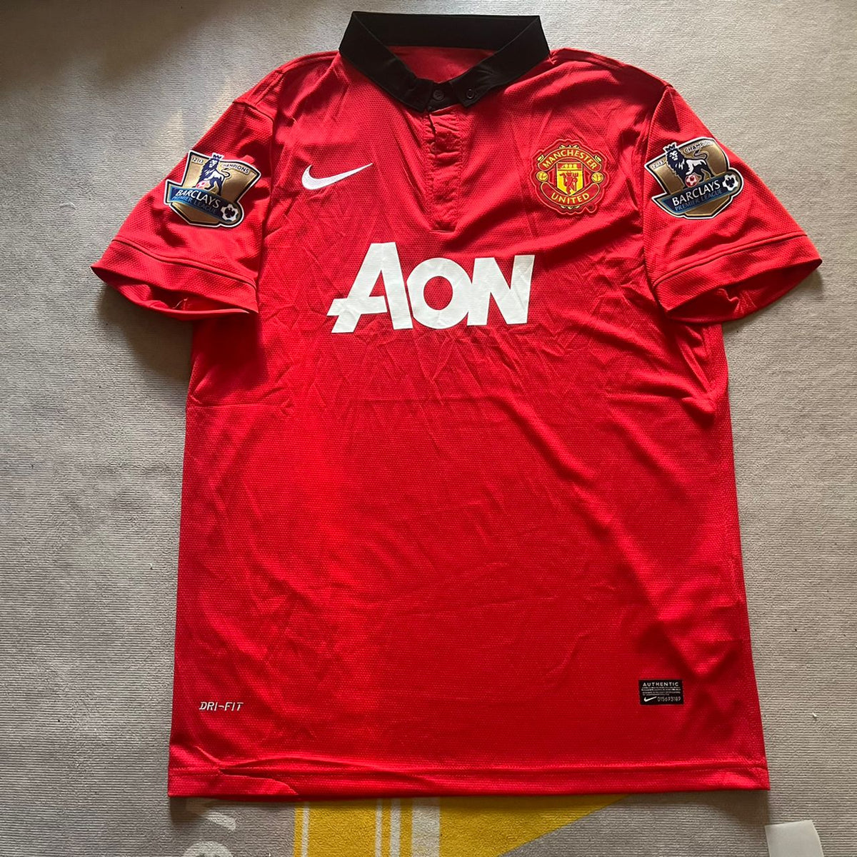Robin van Persie Manchester United Retro Jesey – Front View