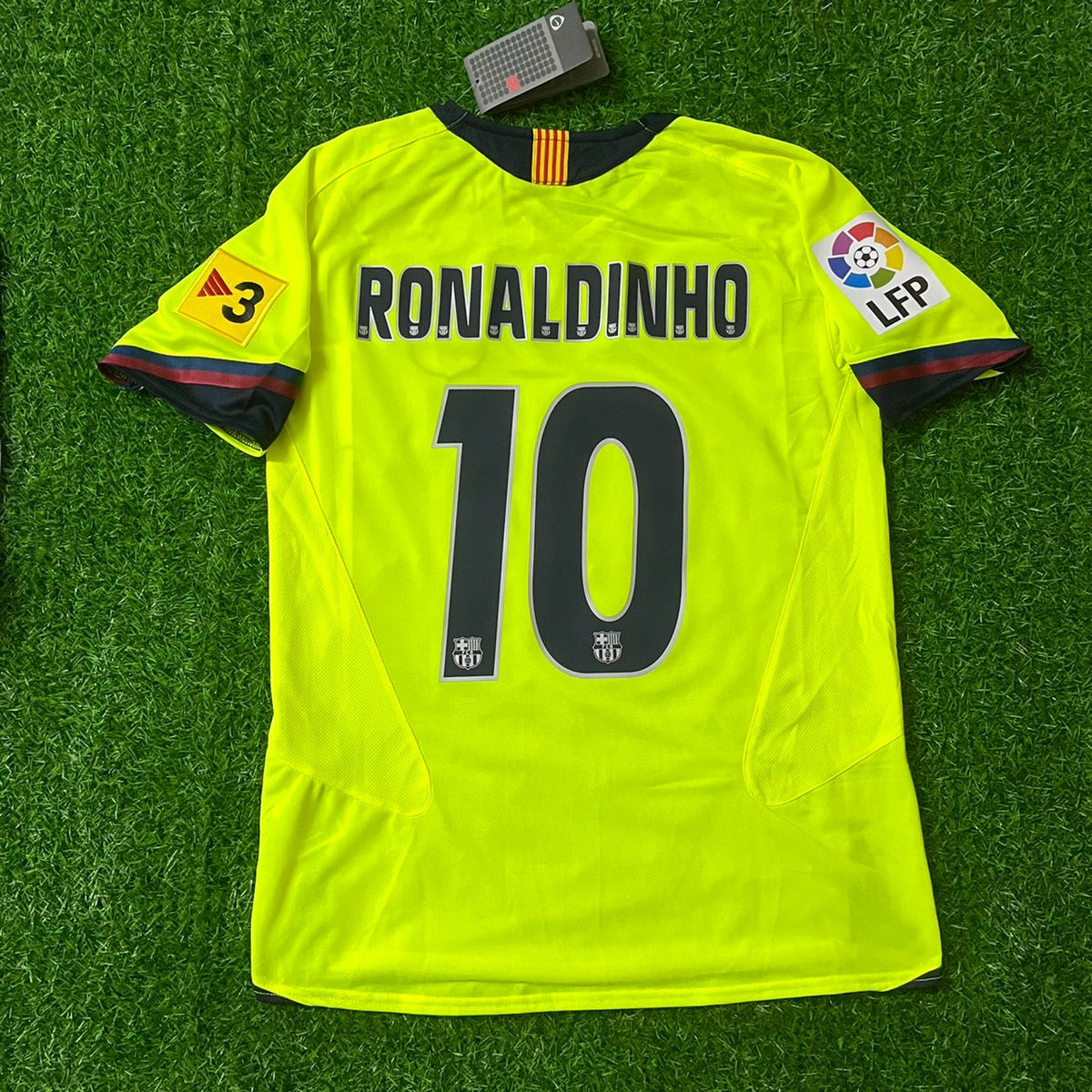 Ronaldinho Gaucho Barcelona 2005 2006 Green Yellow Retro Jersey – Back View