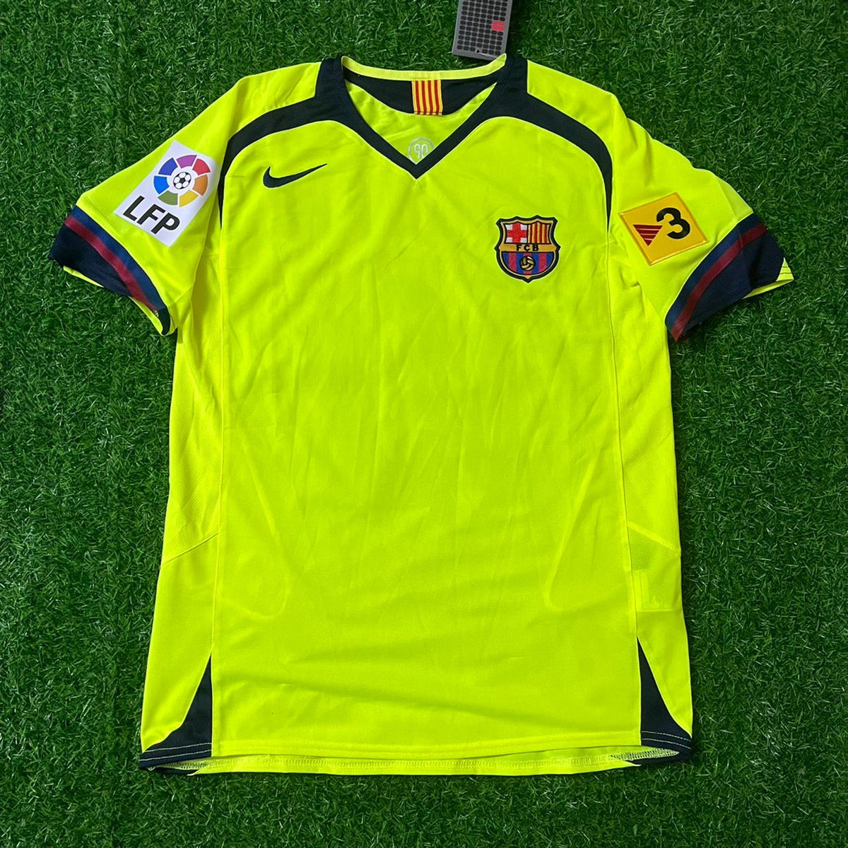 Lionel Messi #30 Barcelona 2005 2006 Green Yellow Retro Jersey – Front View