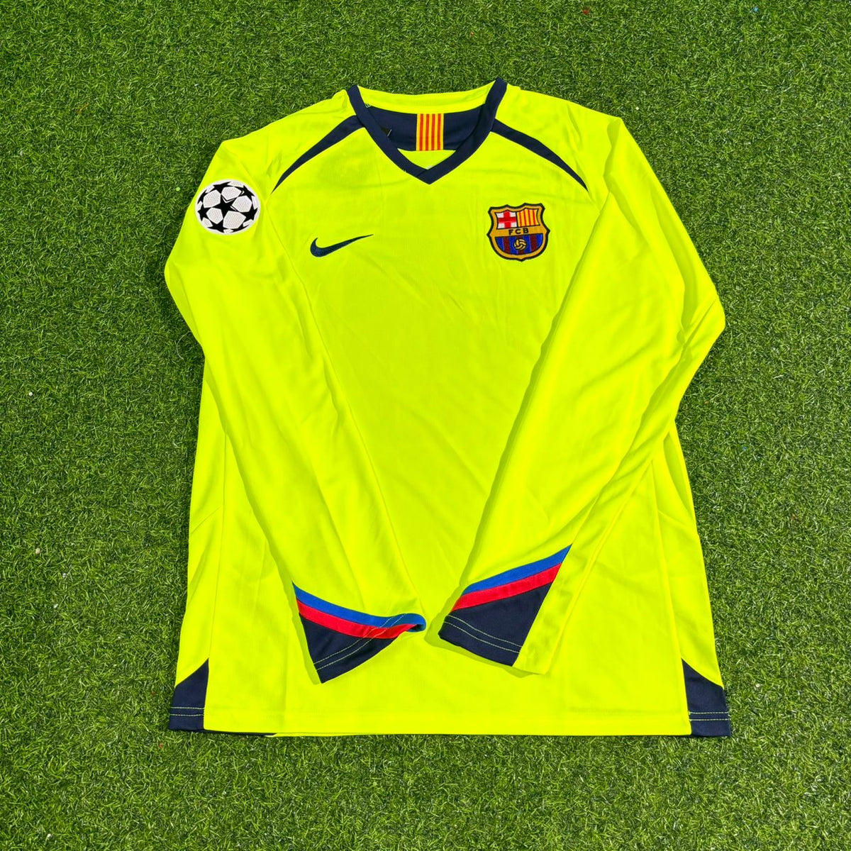 2005/06 Ronaldinho Gaucho Barcelona Yellow Green Retro Long Sleeve Football Jersey – Front View