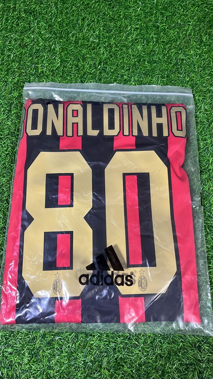 2008/09 Ronaldinho Gaúcho 80 Milan Home Retro Football Jersey – Detailed View