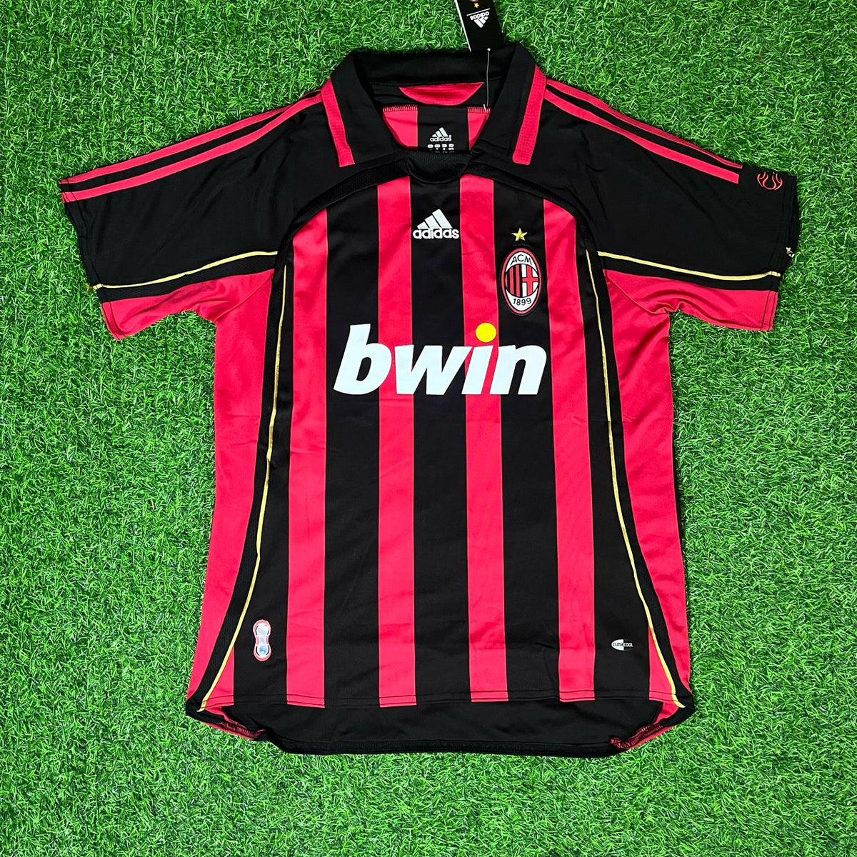 2008/09 Ronaldinho Gaúcho 80 Milan Home Retro Football Jersey – Front View