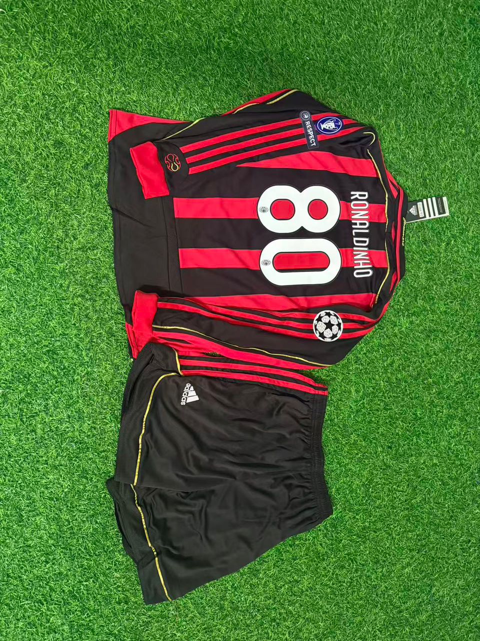 Ronaldinho Gaúcho AC Milan 2009 Home Long Sleeve Retro Football Jersey – Detailed View