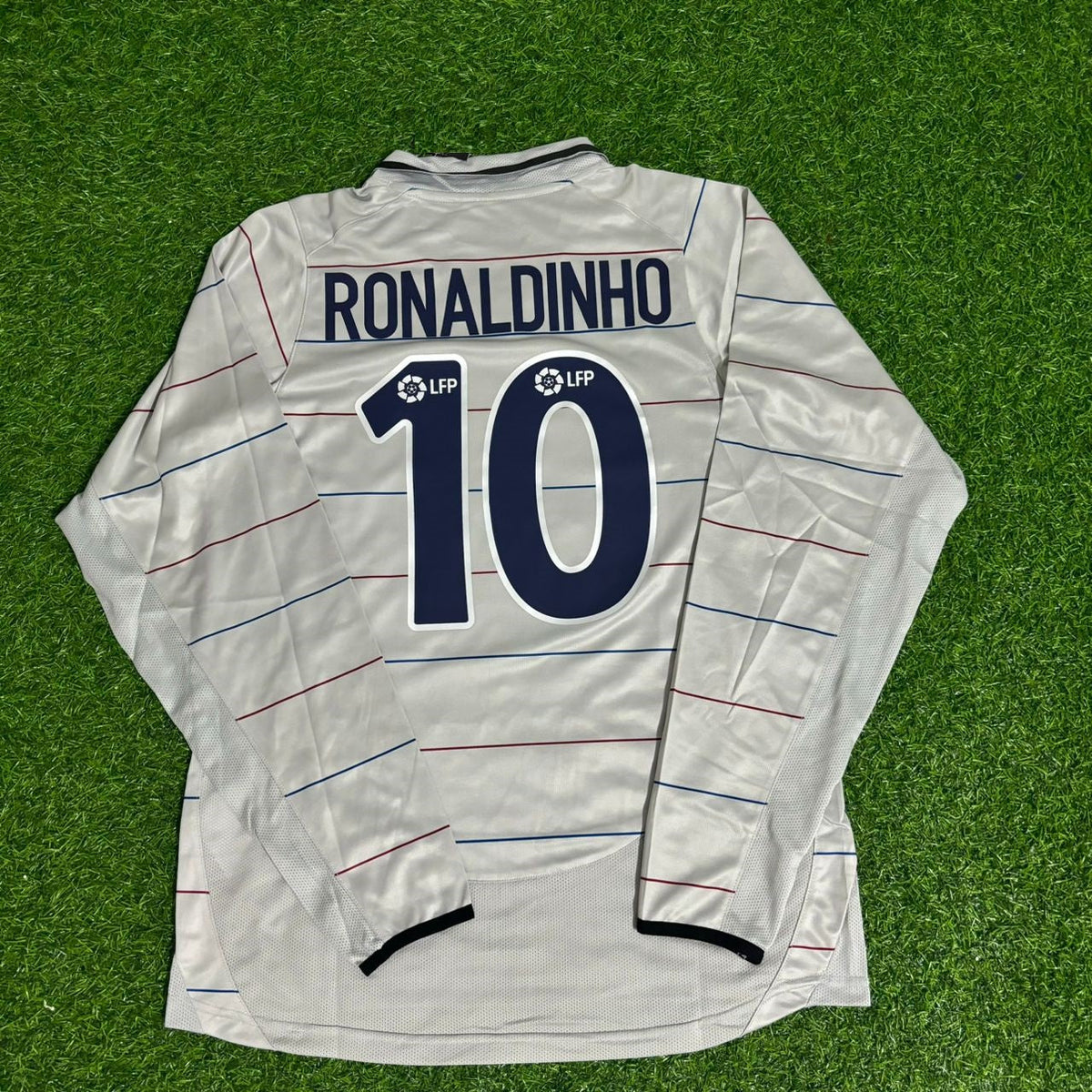 Ronaldinho Gaucho Barcelona 2003 2004 Away Long Sleeve Retro Football Jersey – Back View