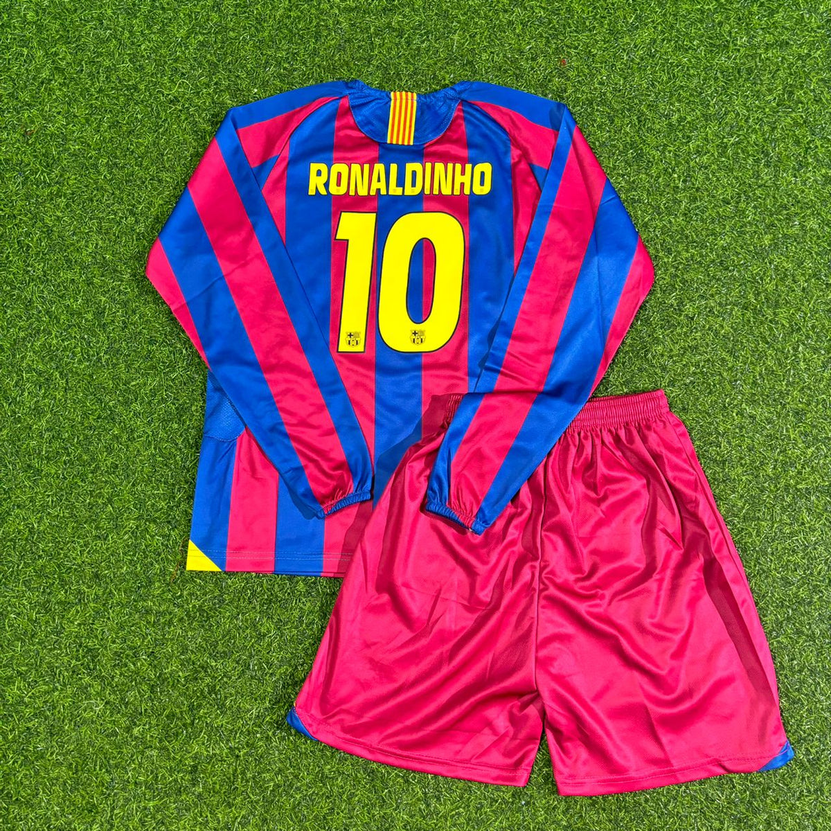 2005/06 Ronaldinho Gaúcho Barcelona Long Sleeve Kids Retro Football Jersey – Back View