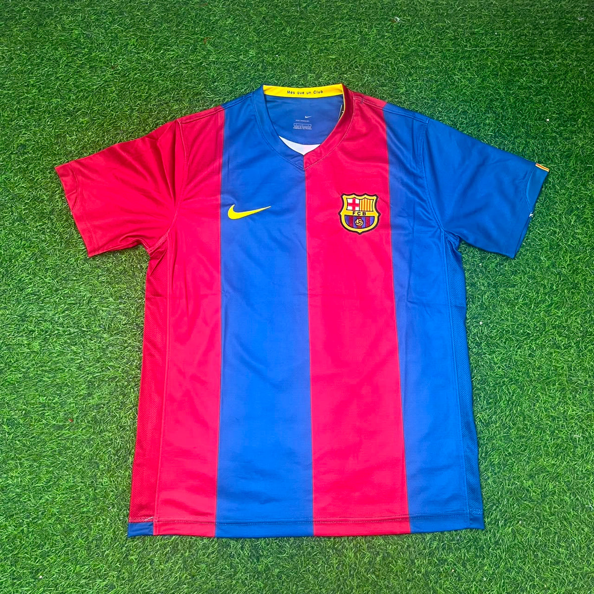 Barcelona 2006/2007 Home Retro Football Jersey – Ronaldinho Gaucho – Front View