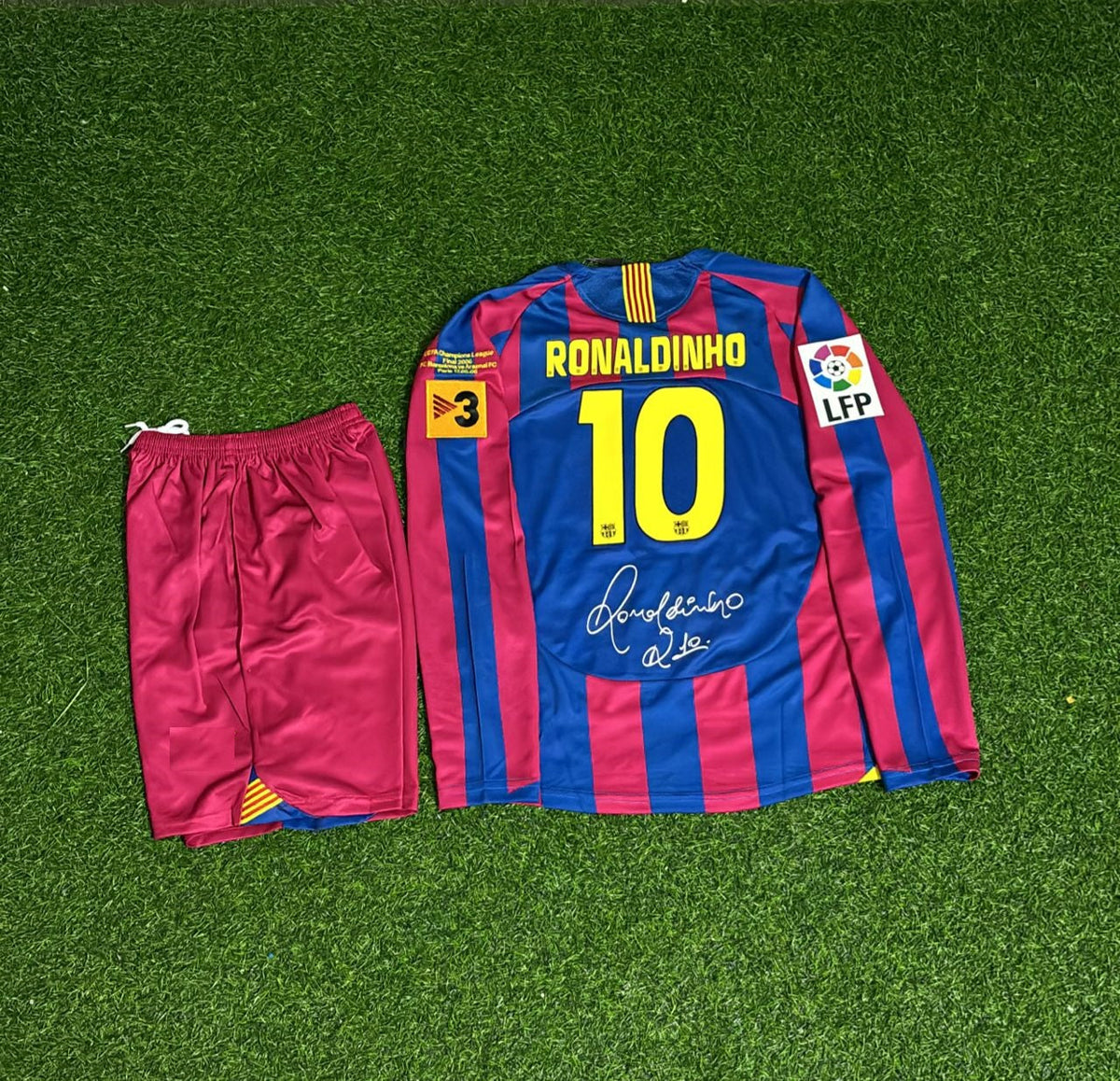 2006 Ronaldinho Gaucho Barcelona Final Kids Special Retro Long Sleeve Football Jersey Collection – Detailed View