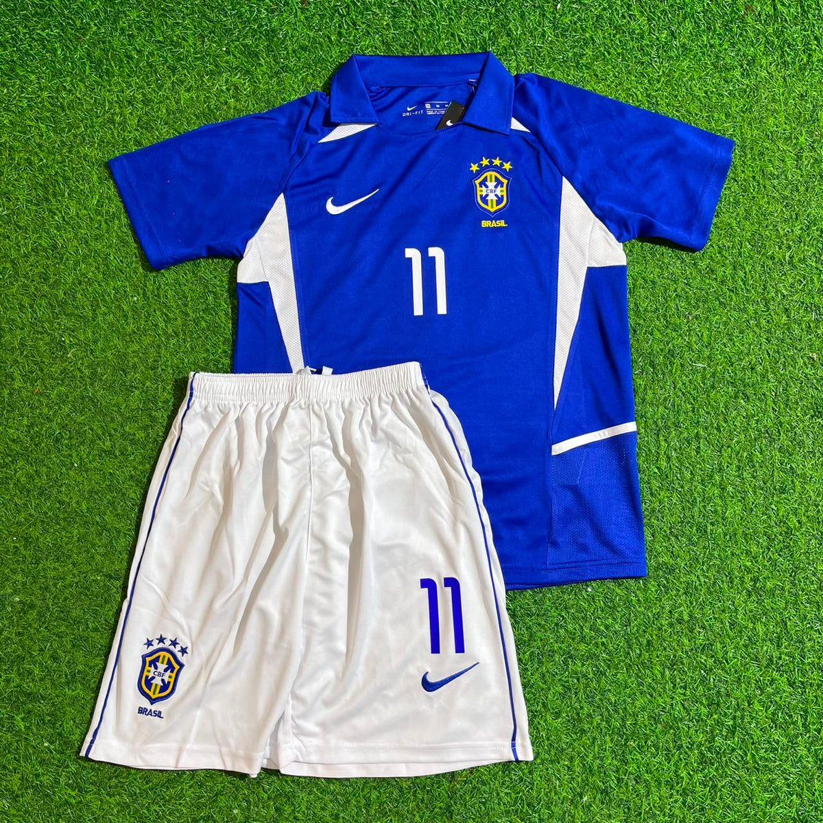 Ronaldinho Brazil 2002 Away Kids Kit – Kit Jersey for Children – | KinderTrikot | Enfant – Front View