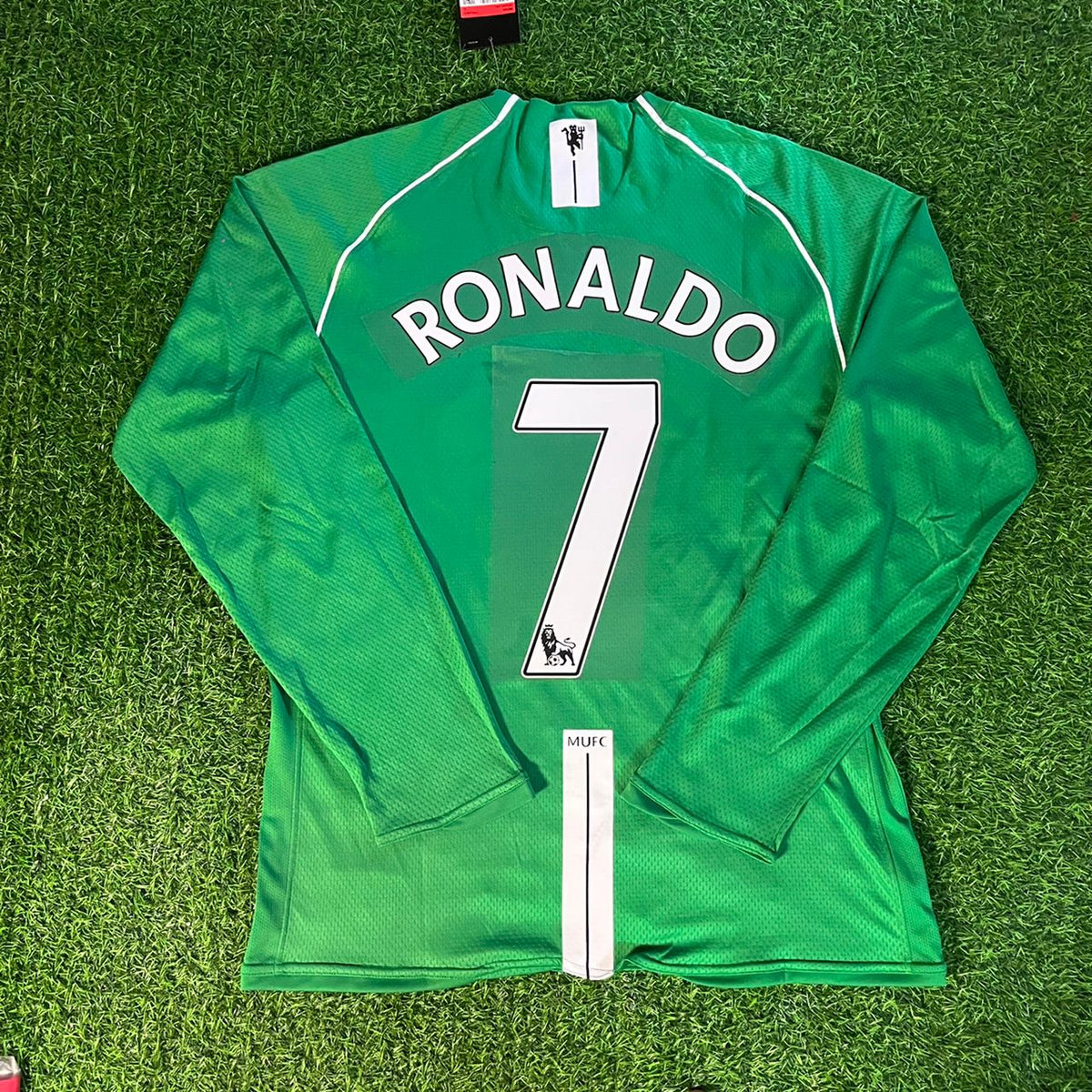 Cristiano Ronaldo Manchester United Green Retro Long Sleeve Jersey – Back View