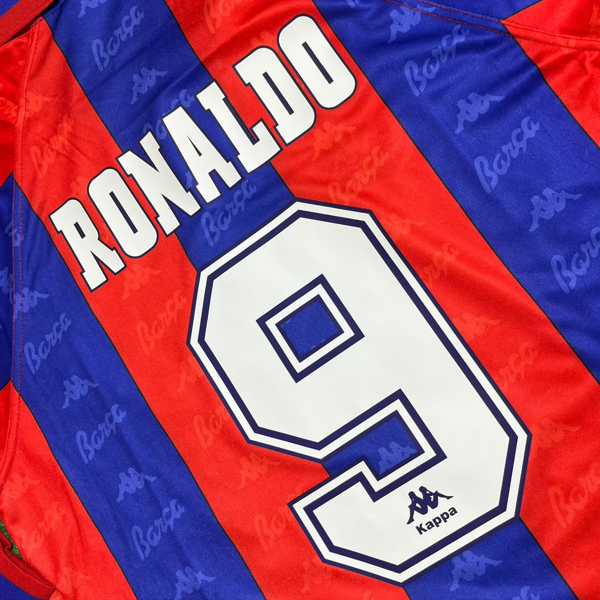 Ronaldo Nazario Barcelona 1996 1997 Retro Burgundy Long Sleeve Jersey – Detailed View
