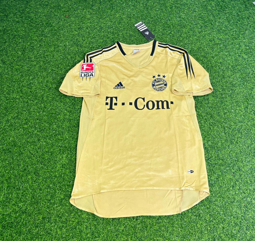 Roque Santa Cruz Bayern München 2004/05 Retro Golden Set – Front View