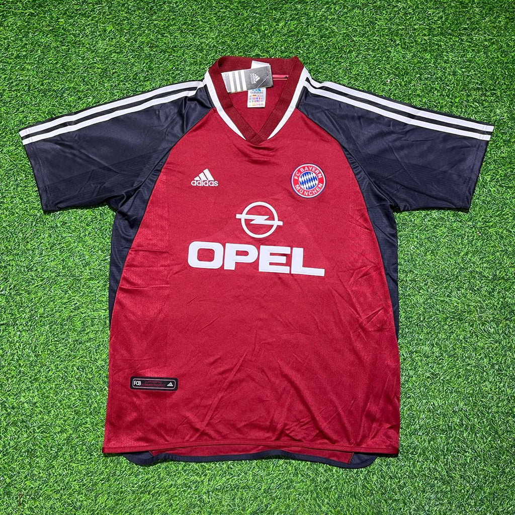 2001/02 Roque Santa Cruz Bayern Munich Red Retro Football Jersey – Front View