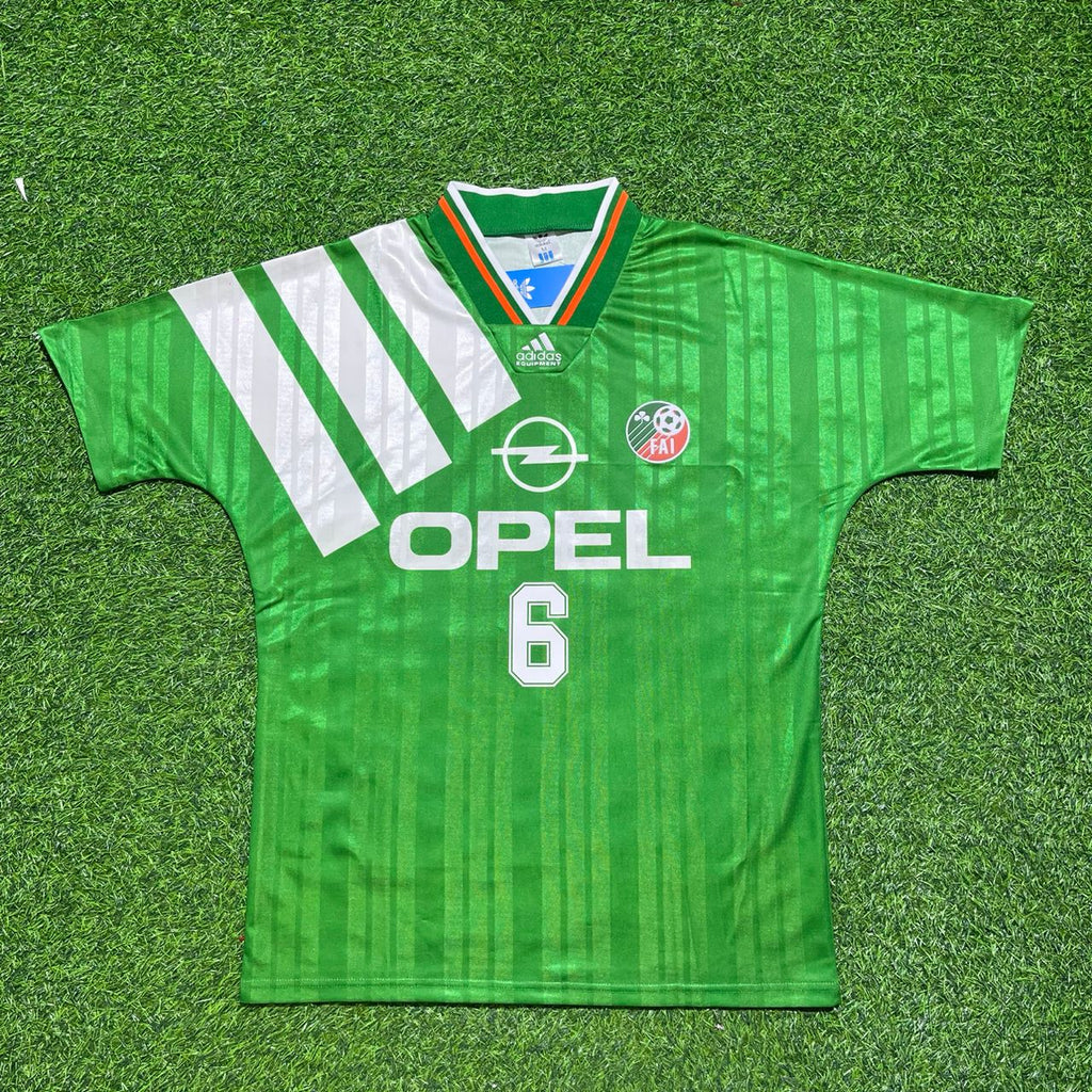 Ireland EIRE Retro Football Jersey – Roy Keane – Front View