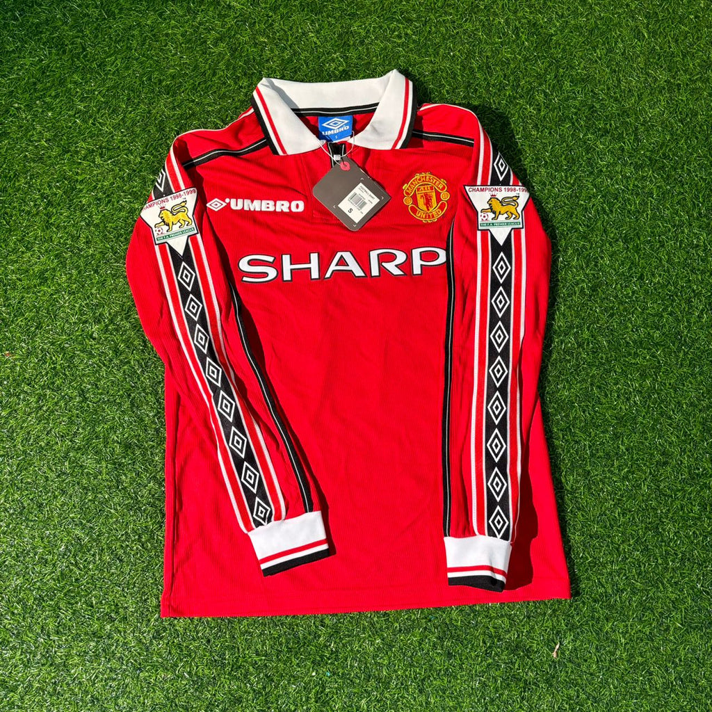 Manchester United 1999 Red Long Sleeve Football Jersey – Roy Keane – Front View