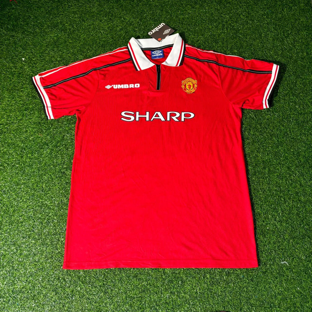 Manchester United 1999 Red Retro Football Jersey – Roy Keane – Detailed View