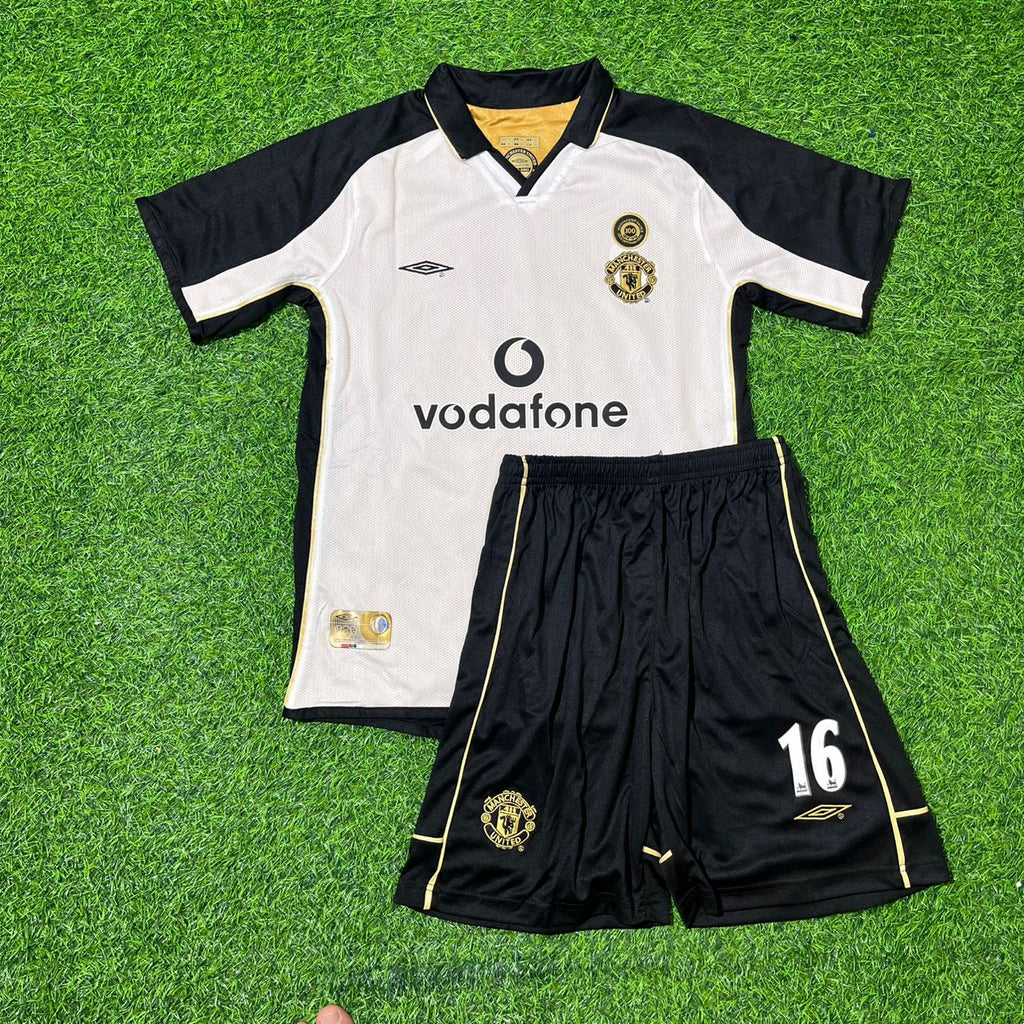 Roy Keane Manchester United 2001/02 Retro Reversible Kids Football Jersey – Front View