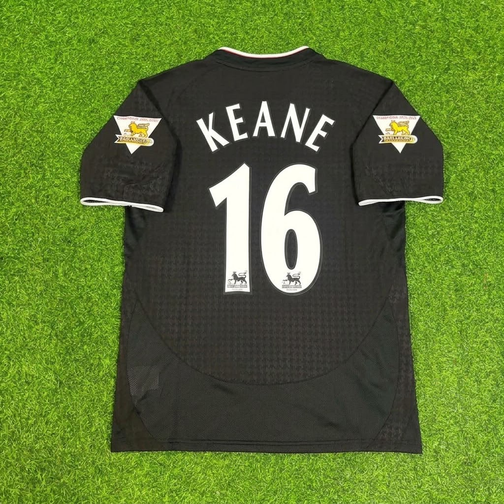 Roy Keane Manchester United 2003-2004 Away Black Retro Football Jersey – Back View