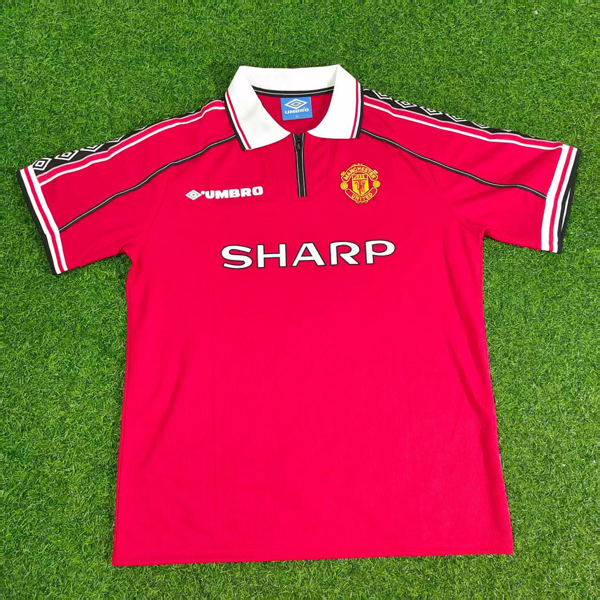 1999 Ryan Giggs Manchester United Red Retro Football Jersey – Front View