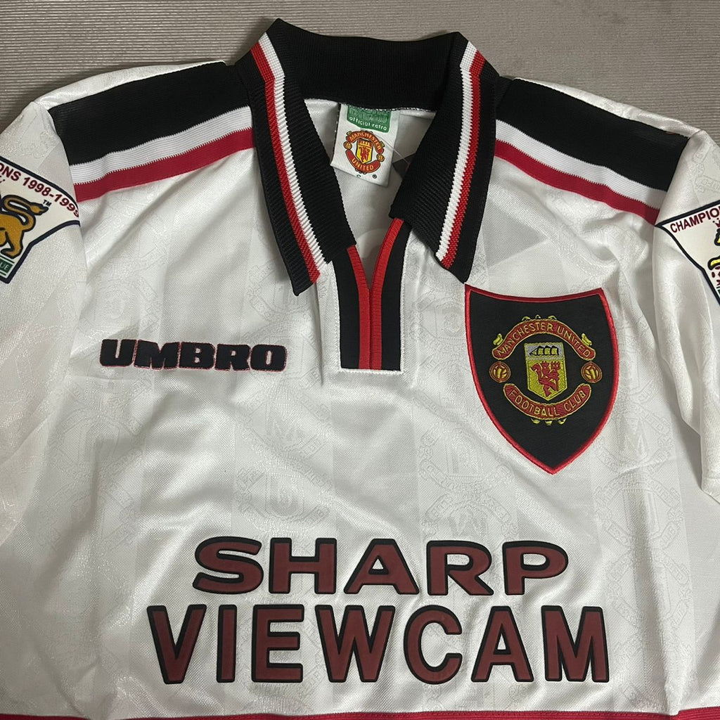 Ryan Giggs Manchester United Retro Football Jersey – Detailed View
