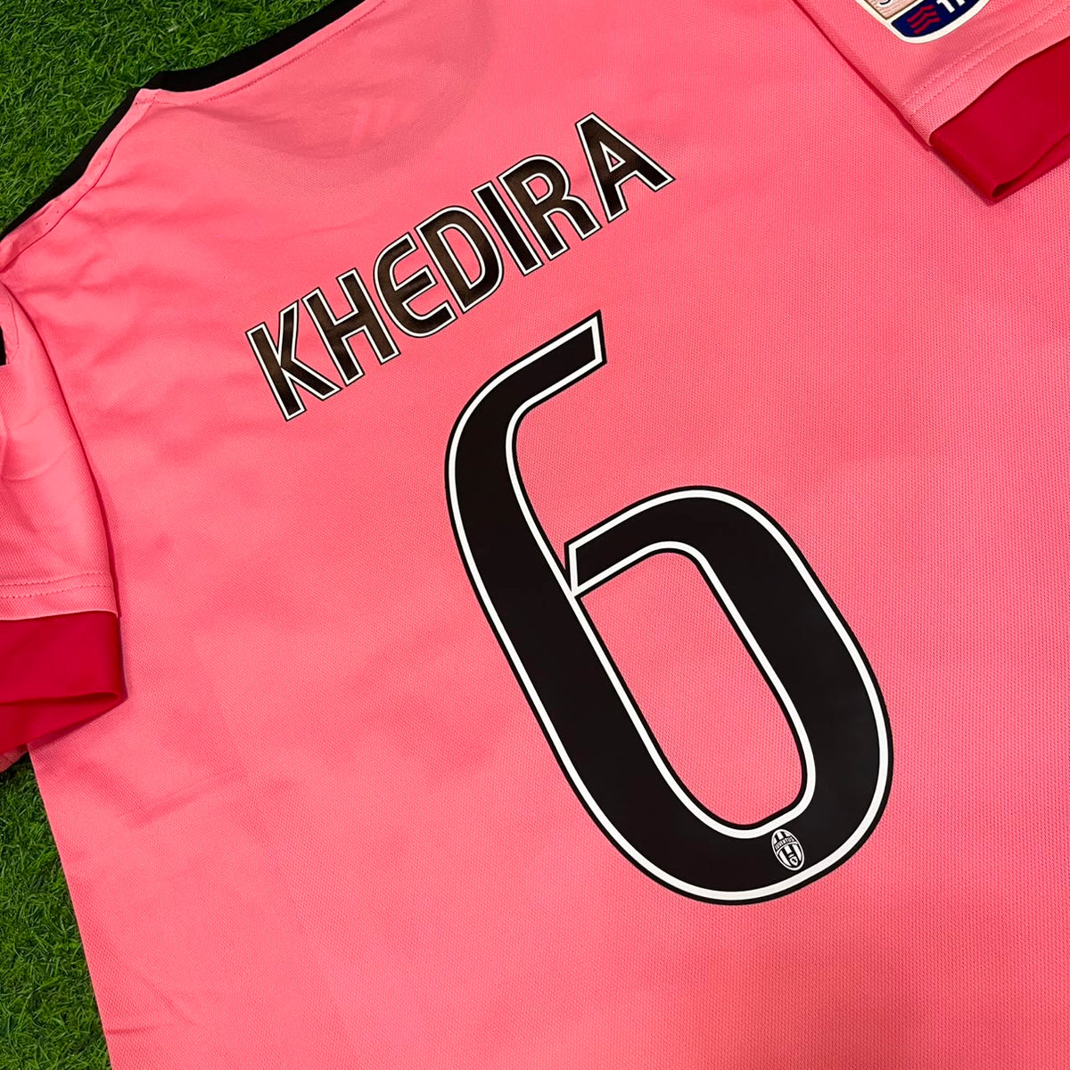 Juventus Retro Pink 2015-2016 Jersey – Sami Khedira – Detailed View