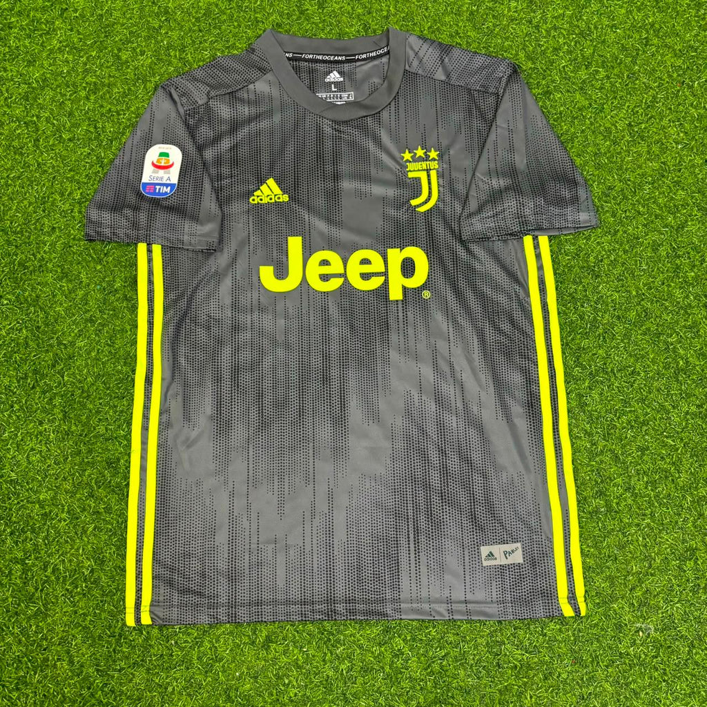 Juventus 2017-2018 Retro Home Football Jersey – Sami Khedira #6 – Front View