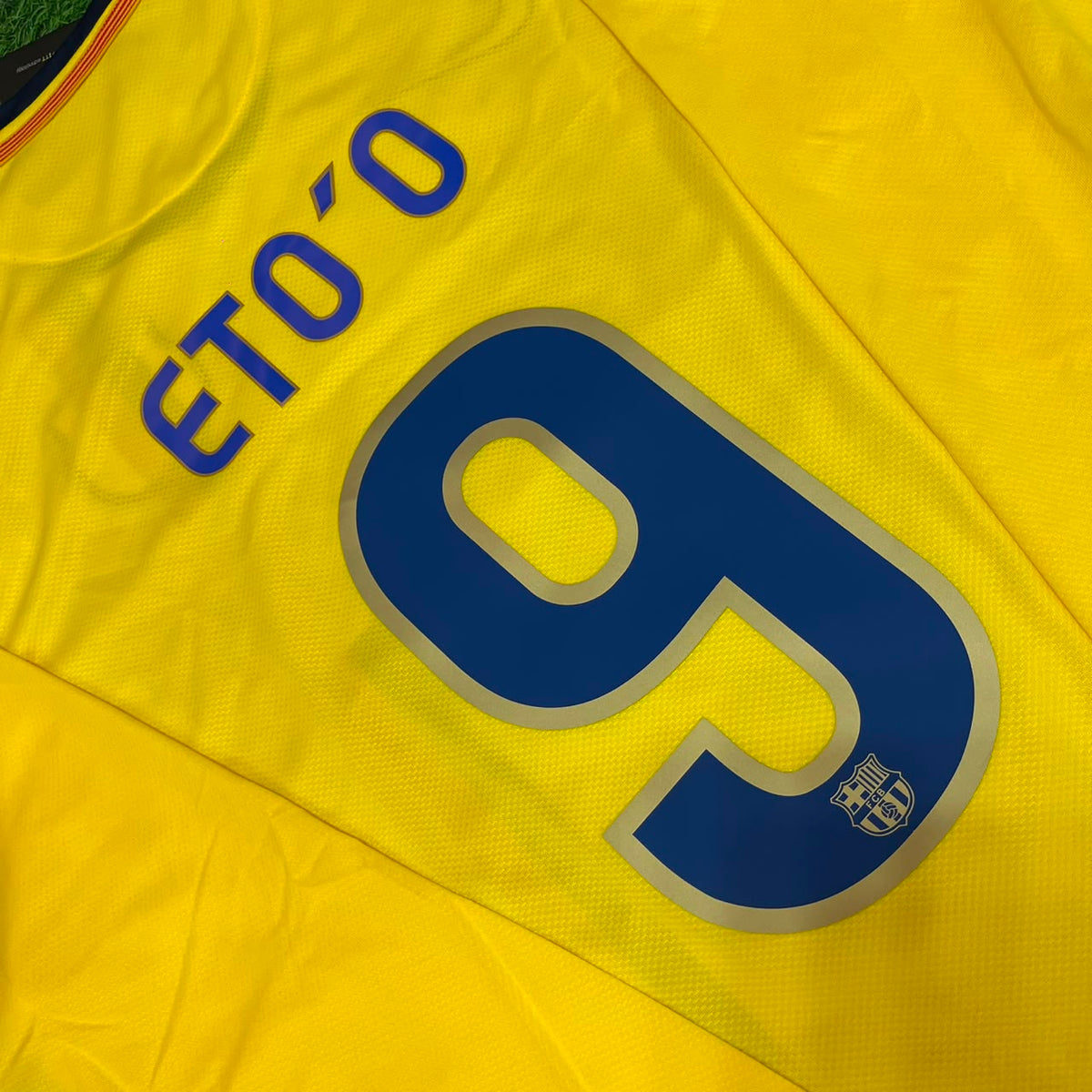 Samuel Eto'o FC Barcelona 08/09 Season Yellow Away Retro Football Jersey – Detailed View