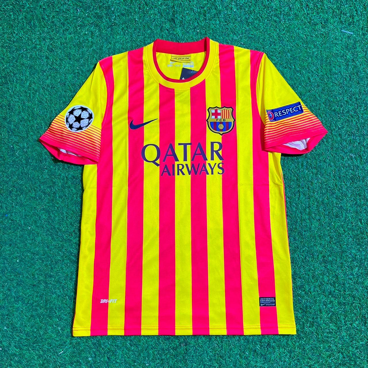 Sergio Busquets 16 - Barcelona 2013/2014 Yellow Red Retro Jersey – Front View