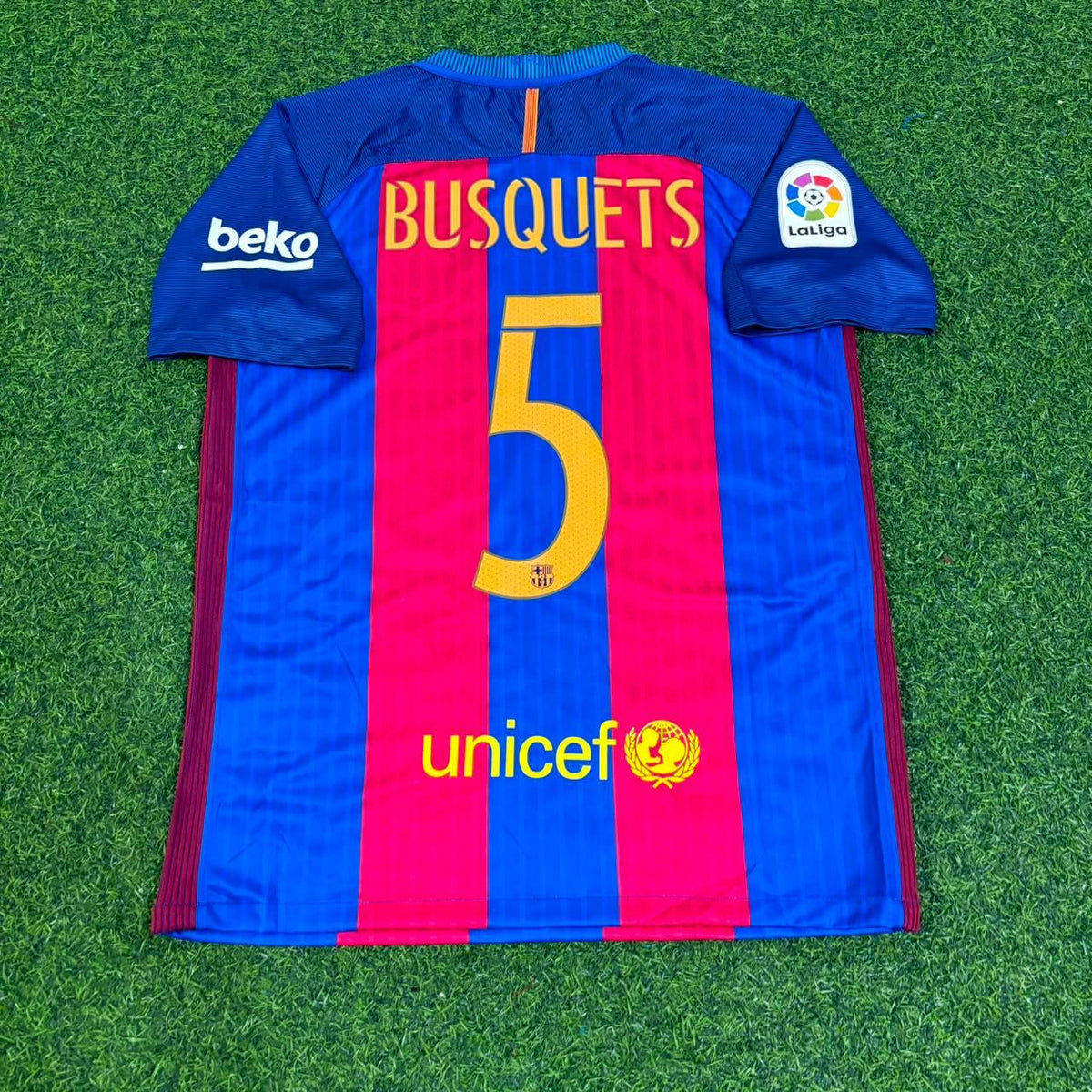 Sergio Busquets #5 FC Barcelona 2016-2017 Home Retro Football Jersey – Back View