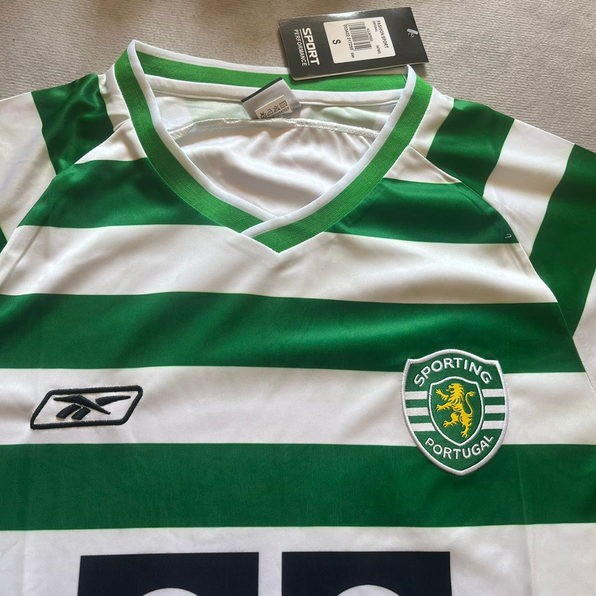 2001/03 Sporting CP Lisbon Retro Jersey – | | Football Jersey – Cristiano Ronaldo 28 – Detailed View