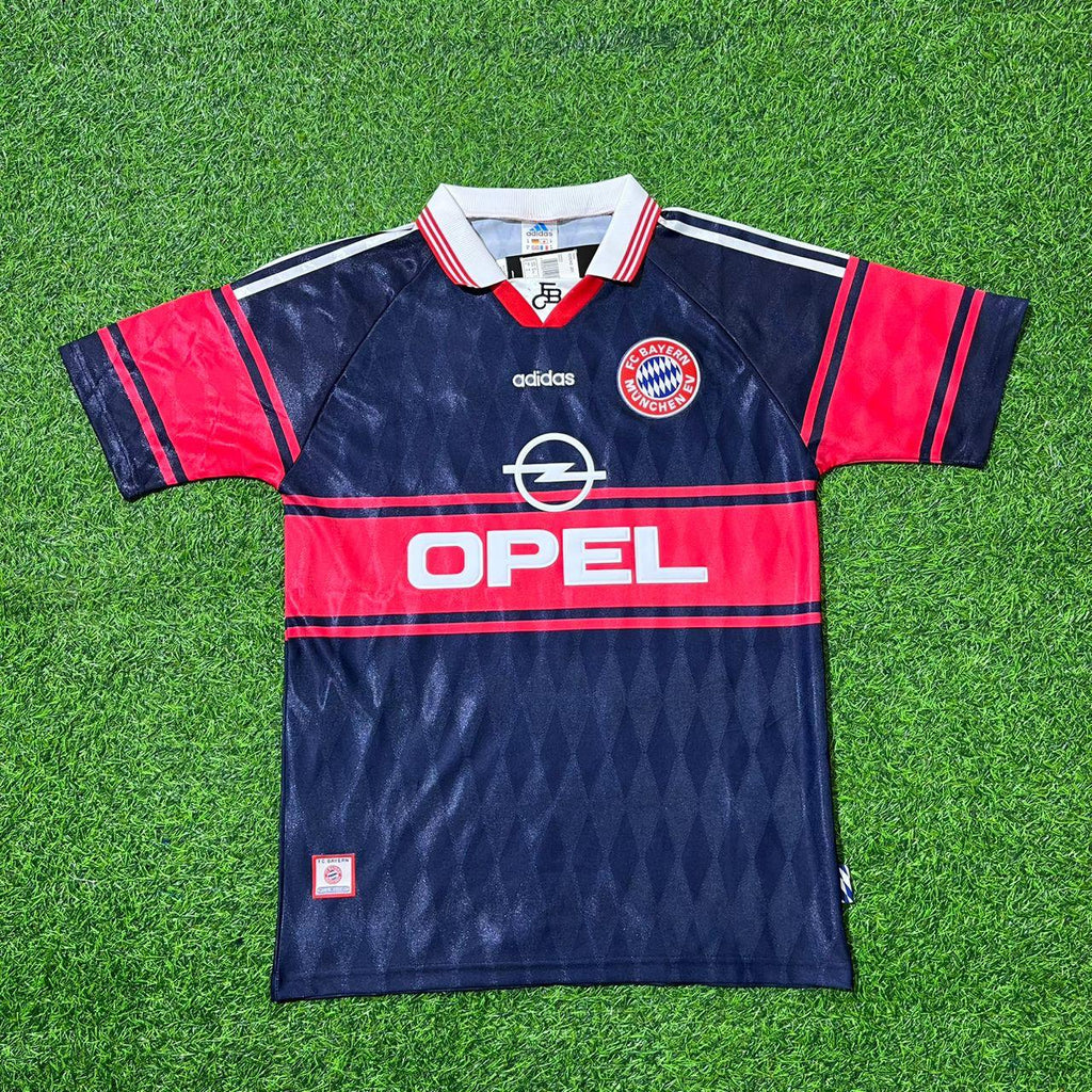 Bayern Munich Retro 1997/99 Jersey – Stefan Effenberg 11 – Front View