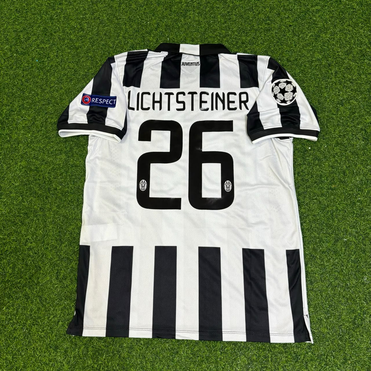 2014 Stephan Lichtsteiner 26-Juventus 2015 Retro Football Jersey – Front View